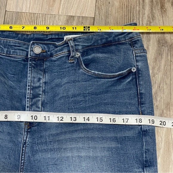 Blank NYC The Madison High Rise Crop Distressed Straight Leg Jeans Size 32 - Picture 7 of 11